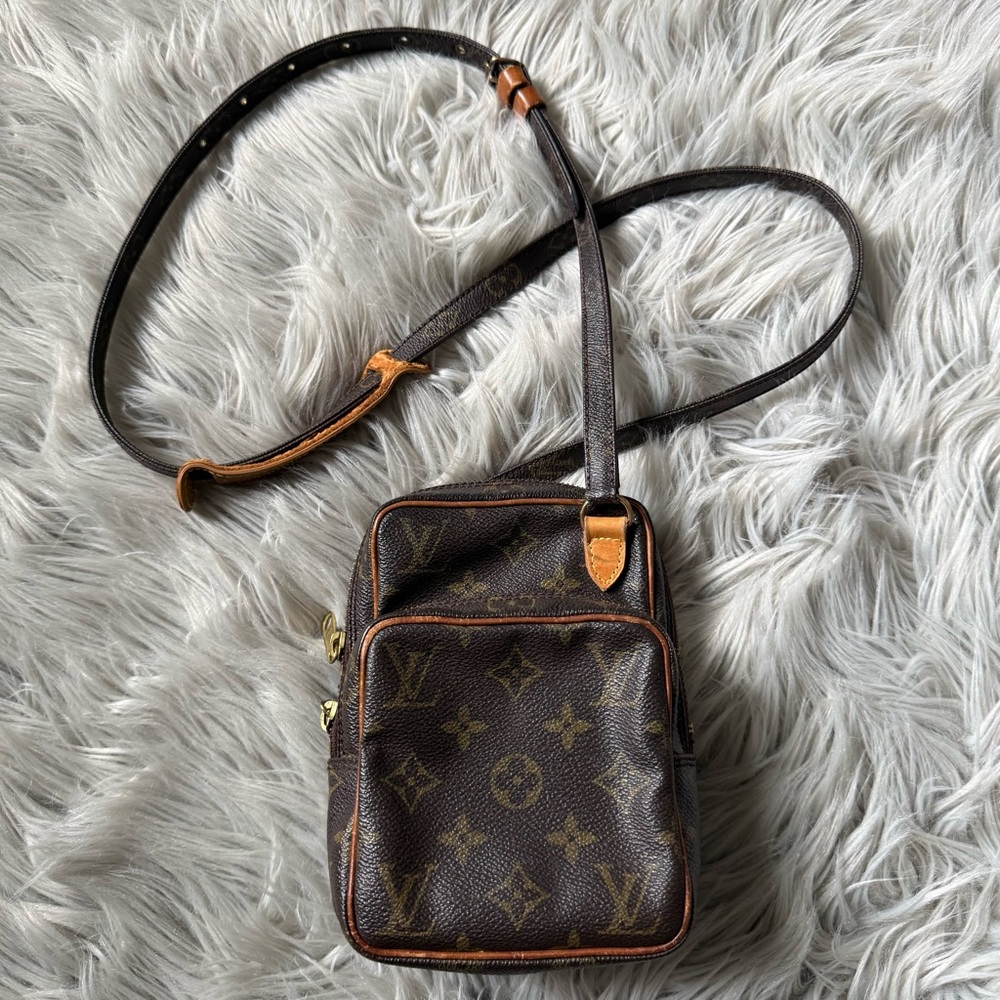 LOUIS VUITTON Monogram Amazone Crossbody Bag